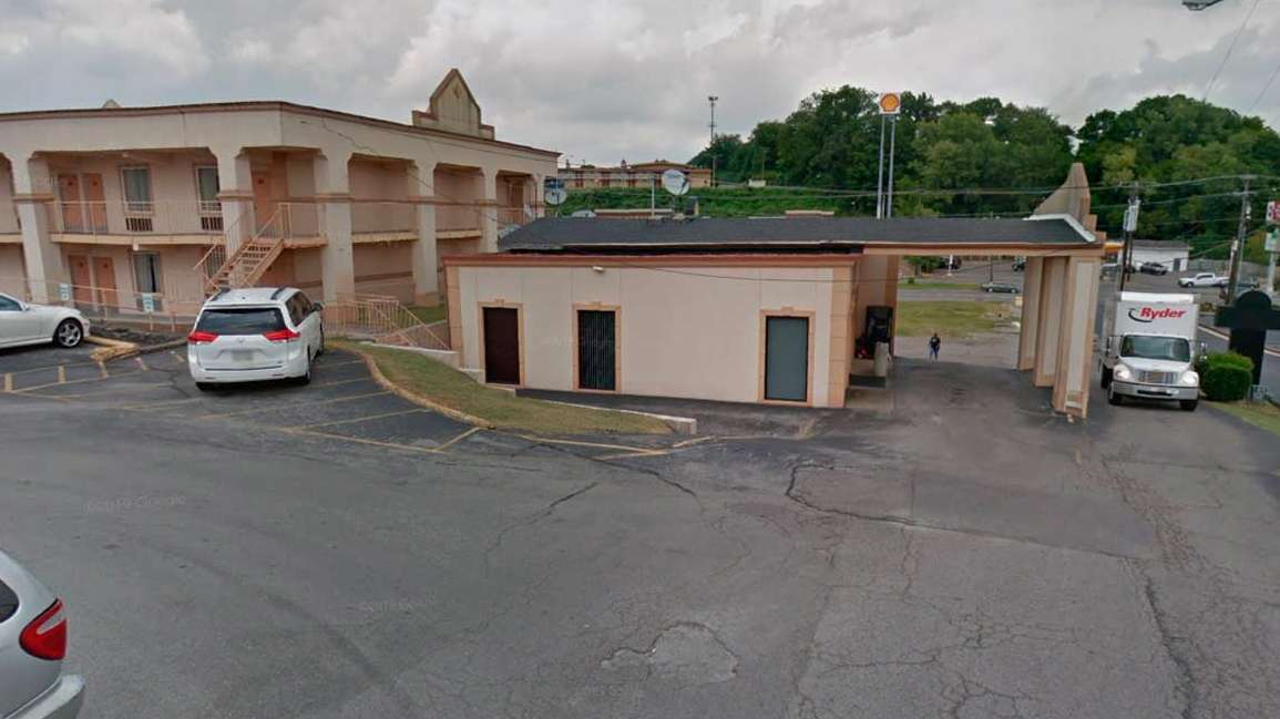 Super 8 by Wyndham Nashville BNA Airport Parking