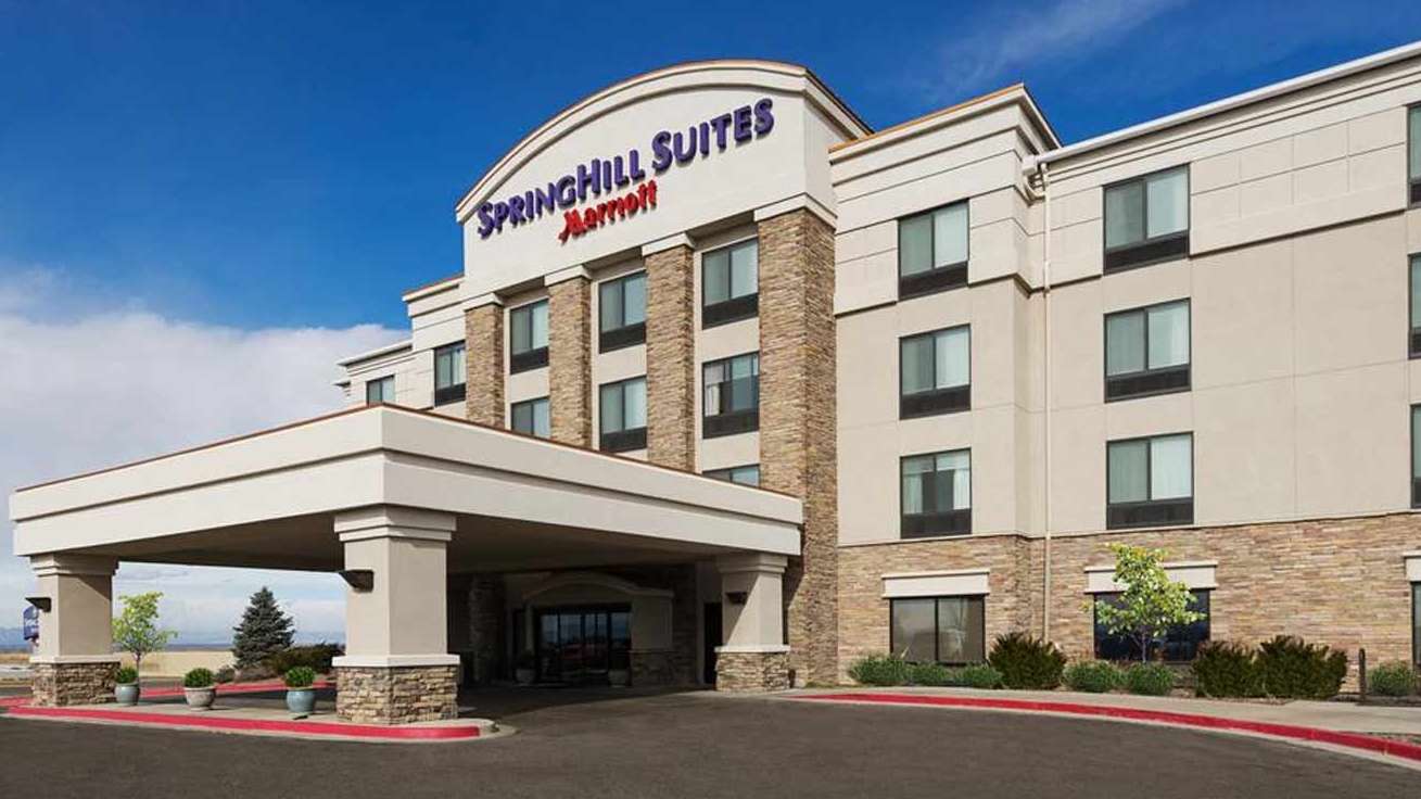 SpringHill Suites by Marriott Denver Airport Parking
