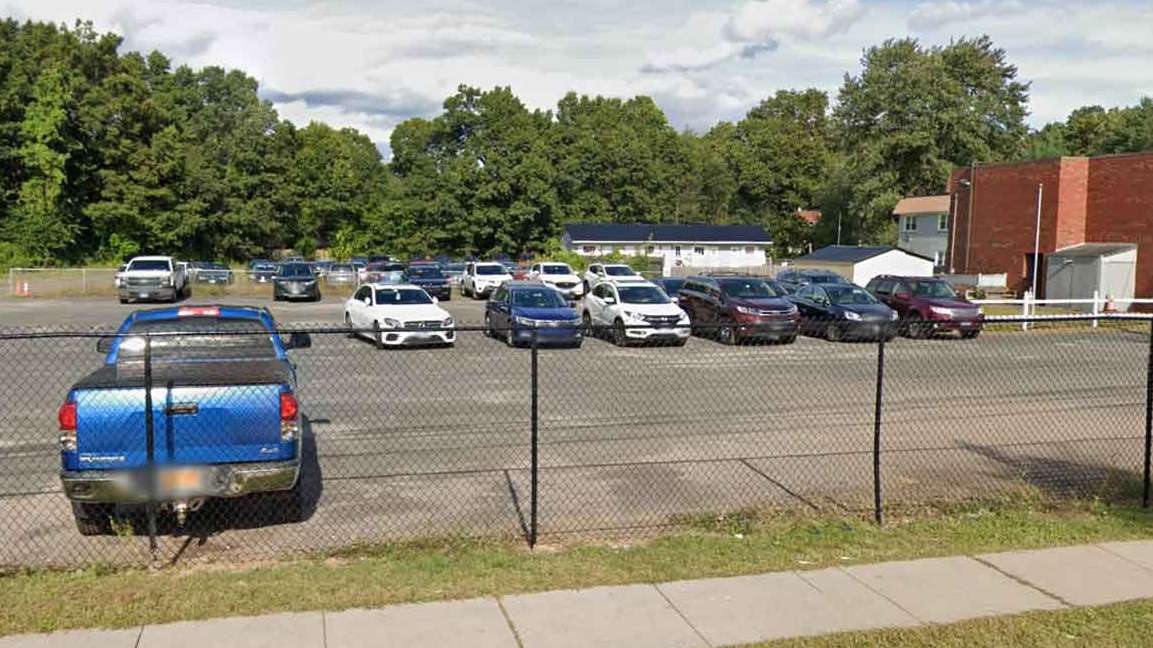 EconoLodge BDL Airport Parking