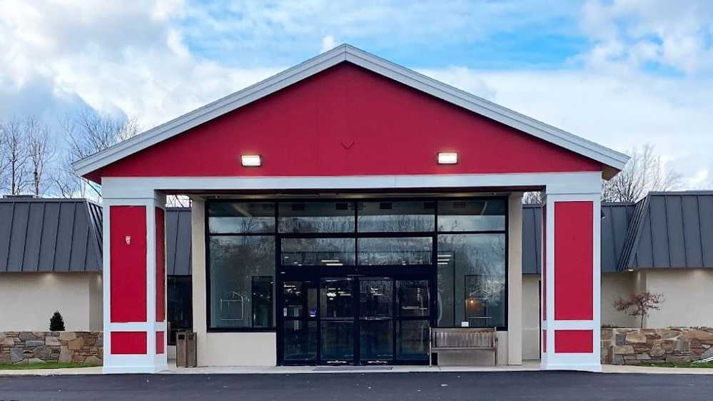 Ramada by Wyndham BDL Airport Parking