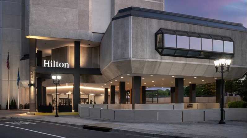 Hilton Arlington National Landing DCA Airport Parking