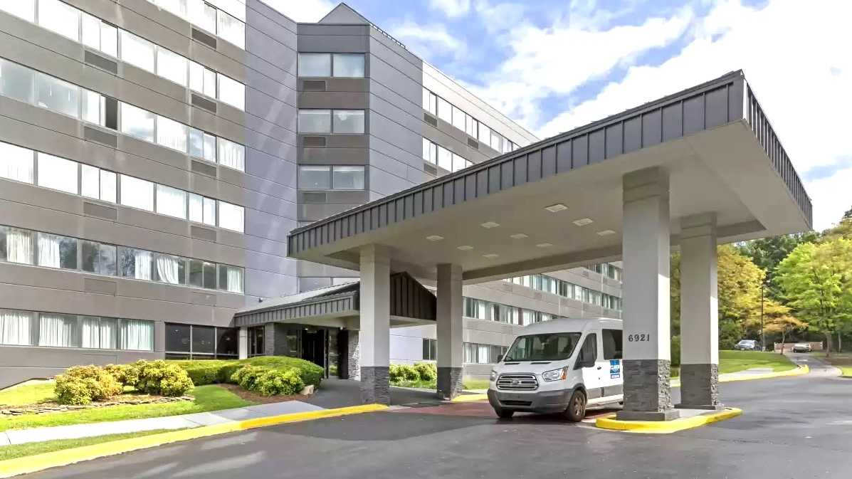 Clarion Hotel BWI Airport North Parking